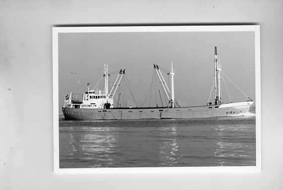scheepvaart-foto-nina 1959, Verzamelen, Ophalen of Verzenden, Zo goed als nieuw, Motorboot, Boek of Tijdschrift
