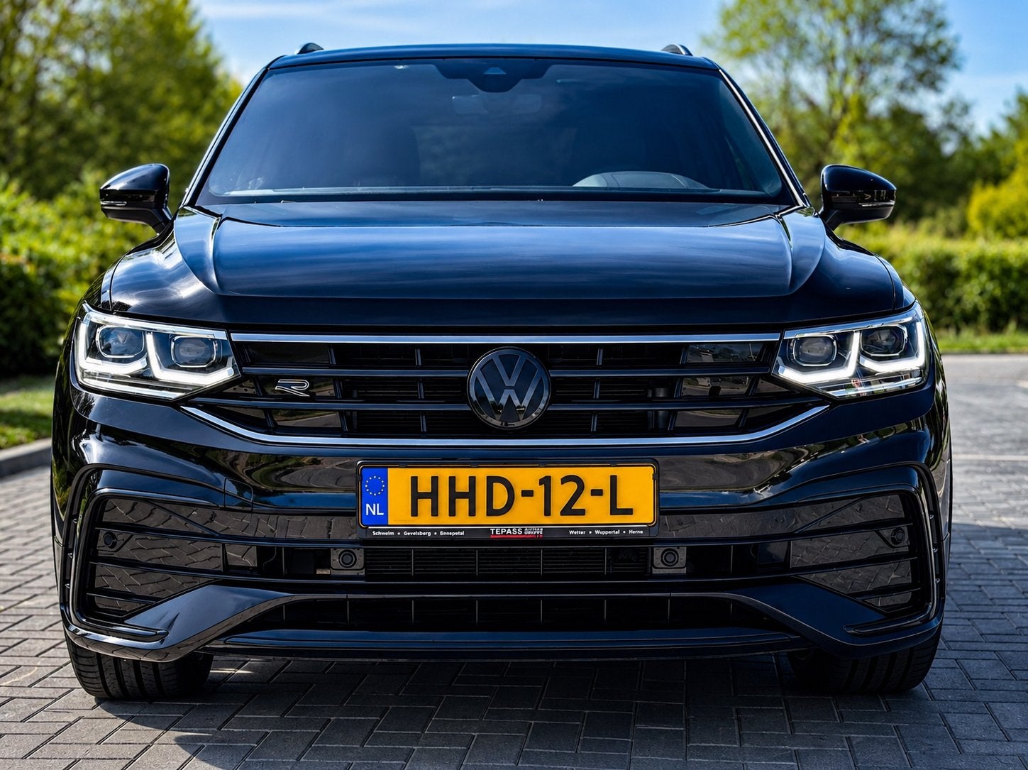 Volkswagen Tiguan eHybrid R-Line Black Style | IQ.Light |, 1716 kg, 1800 kg, 4 cilinders, Zwart