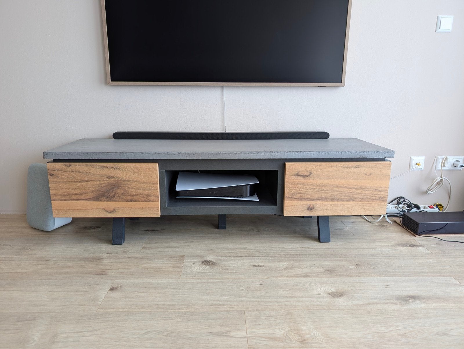 Xooon tv meubel van hout met betonlook, 150x45x42cm, Ophalen, Gebruikt, Overige materialen, 100 tot 150 cm