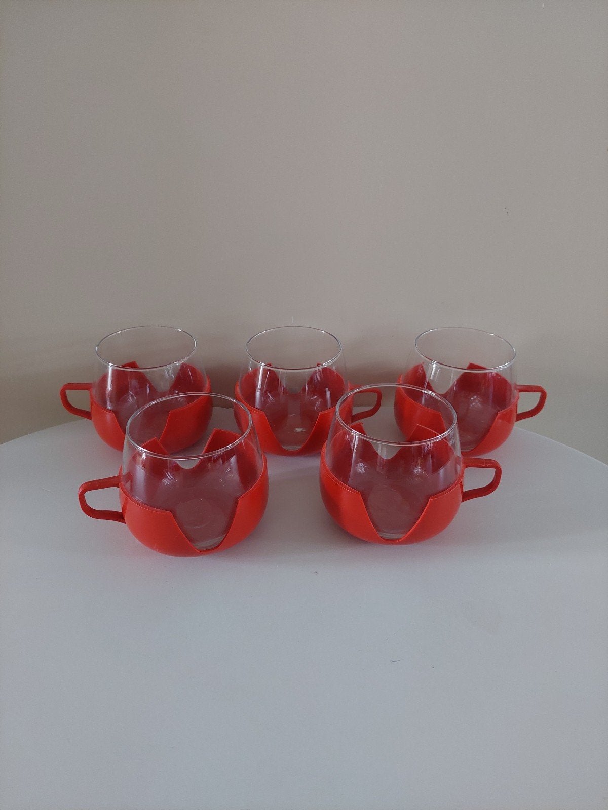 vintage theeglazen met plastic houder  rood, Ophalen of Verzenden, Huis en Inrichting