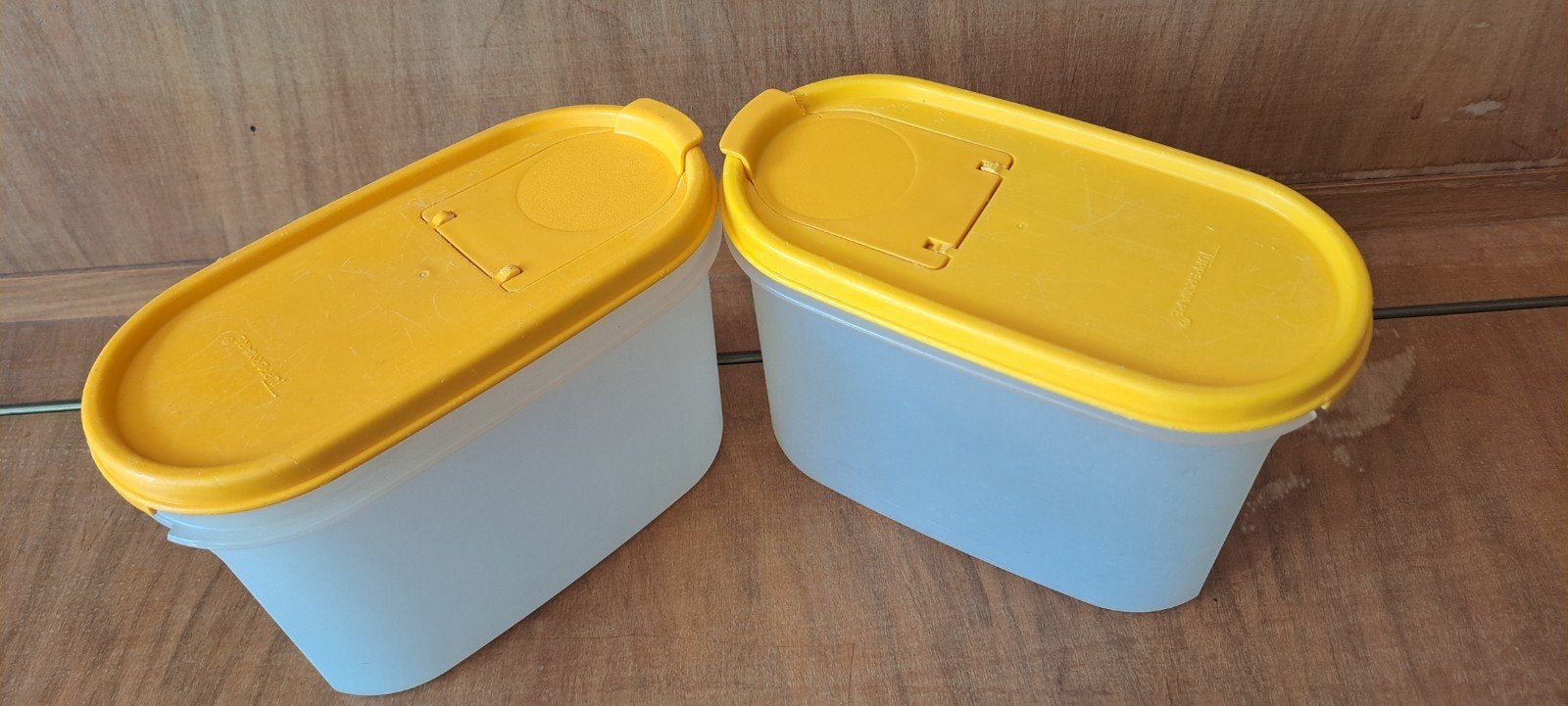 Tupperware 2x geel met deksel 1.1 liter, Ophalen of Verzenden, Geel, Bak of Kom