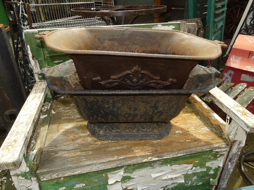 2 maal gietijzeren jardinière plantenbak bloembak bloempot, Antiek en Kunst, Ophalen