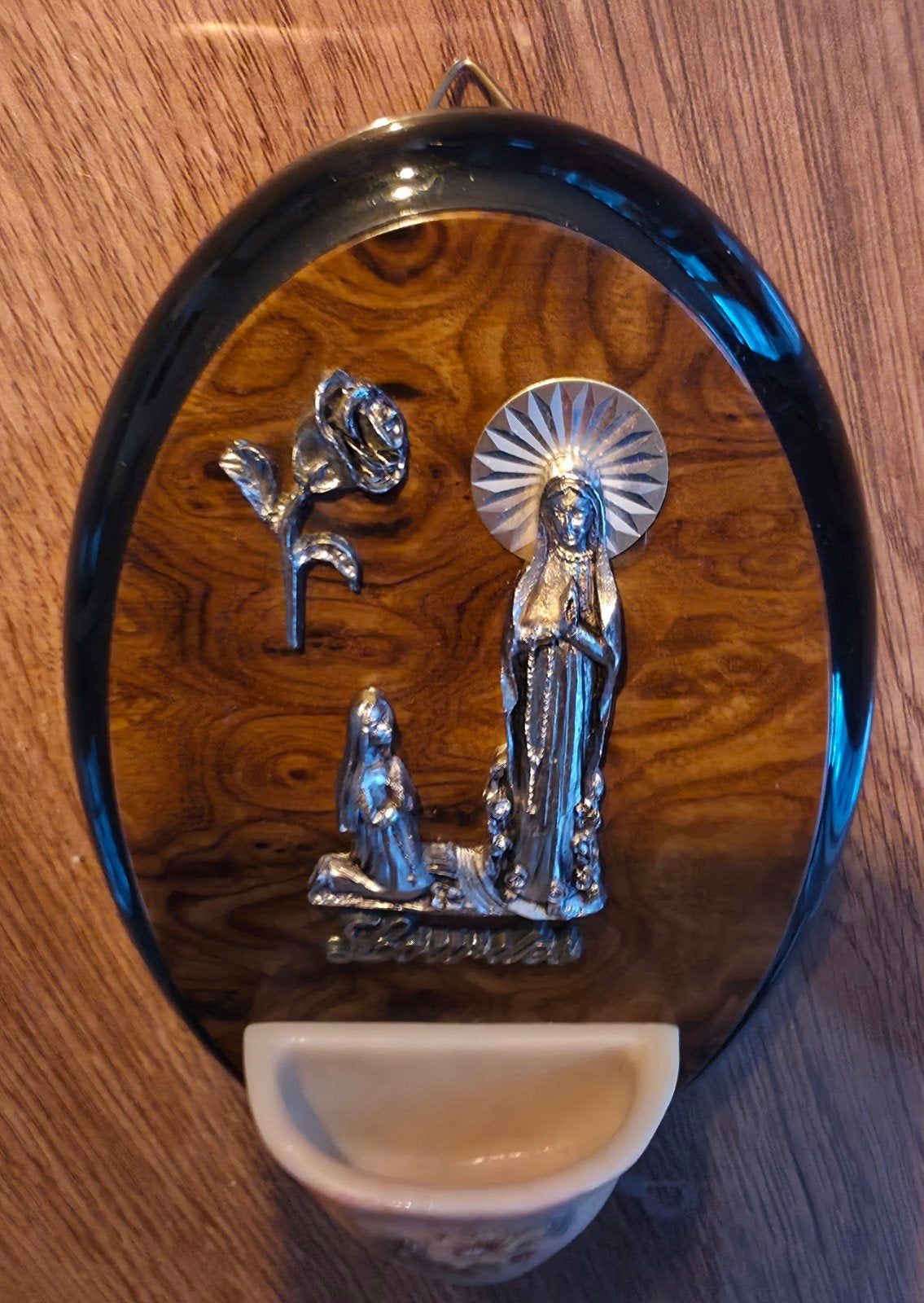 Vintage Lourdes Wijwaterbakje–Ciselé à la Main Made in Italy, Verzamelen, Ophalen of Verzenden, Gebruikt, Overige typen, Christendom | Katholiek