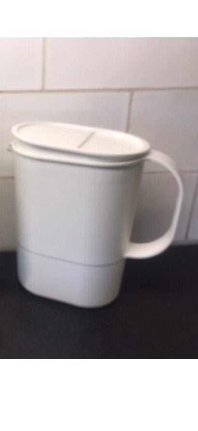 Tupperware kan kannetje wit 1 liter koelkastkan greep schenk, Gebruikt, Wit, Beker of Kan, Ophalen of Verzenden