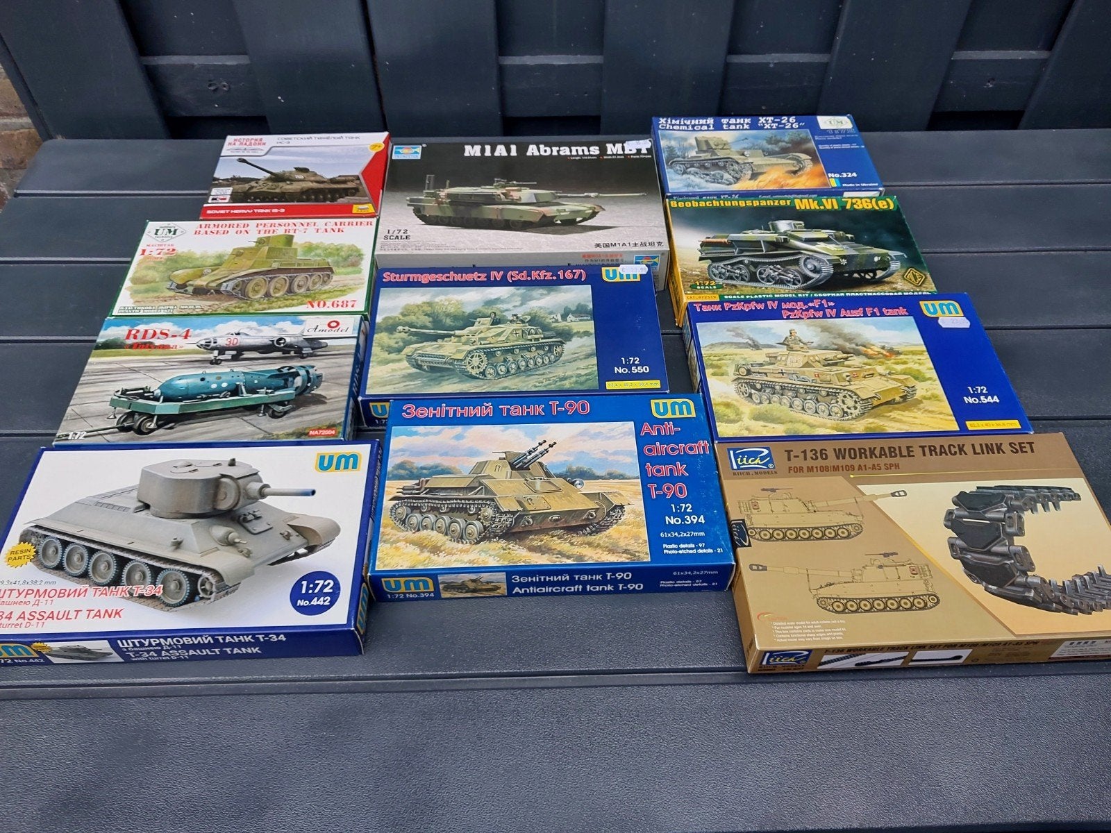Legervoertuigen   tanks.zvezda. UM trumpeter, Ophalen, Nieuw, 1:50 tot 1:144