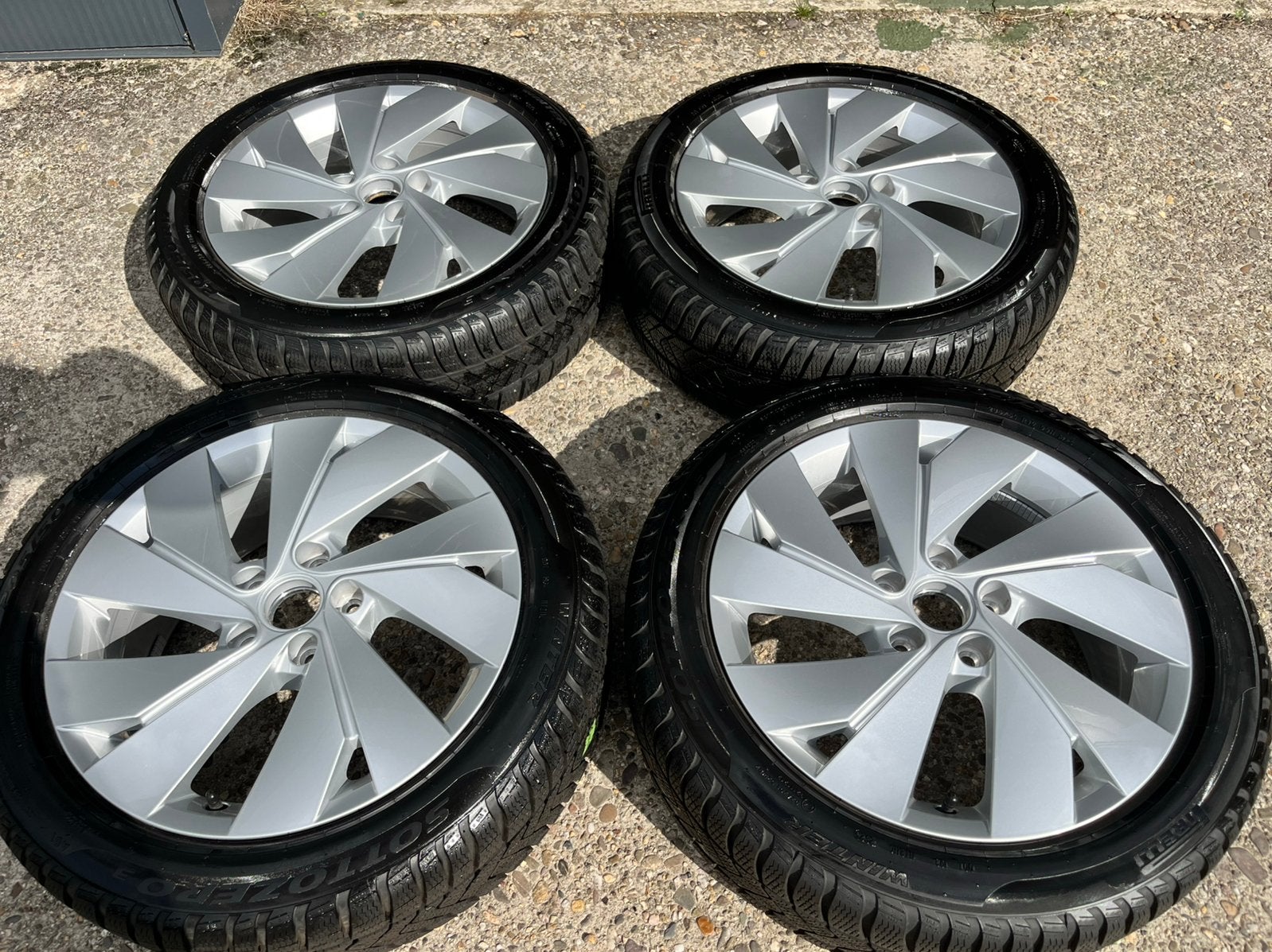 17” orig Volkswagen Golf 8 winter velgen Pirelli ZGAN, Auto-onderdelen, Ophalen, Gebruikt, Banden en Velgen, 17 inch