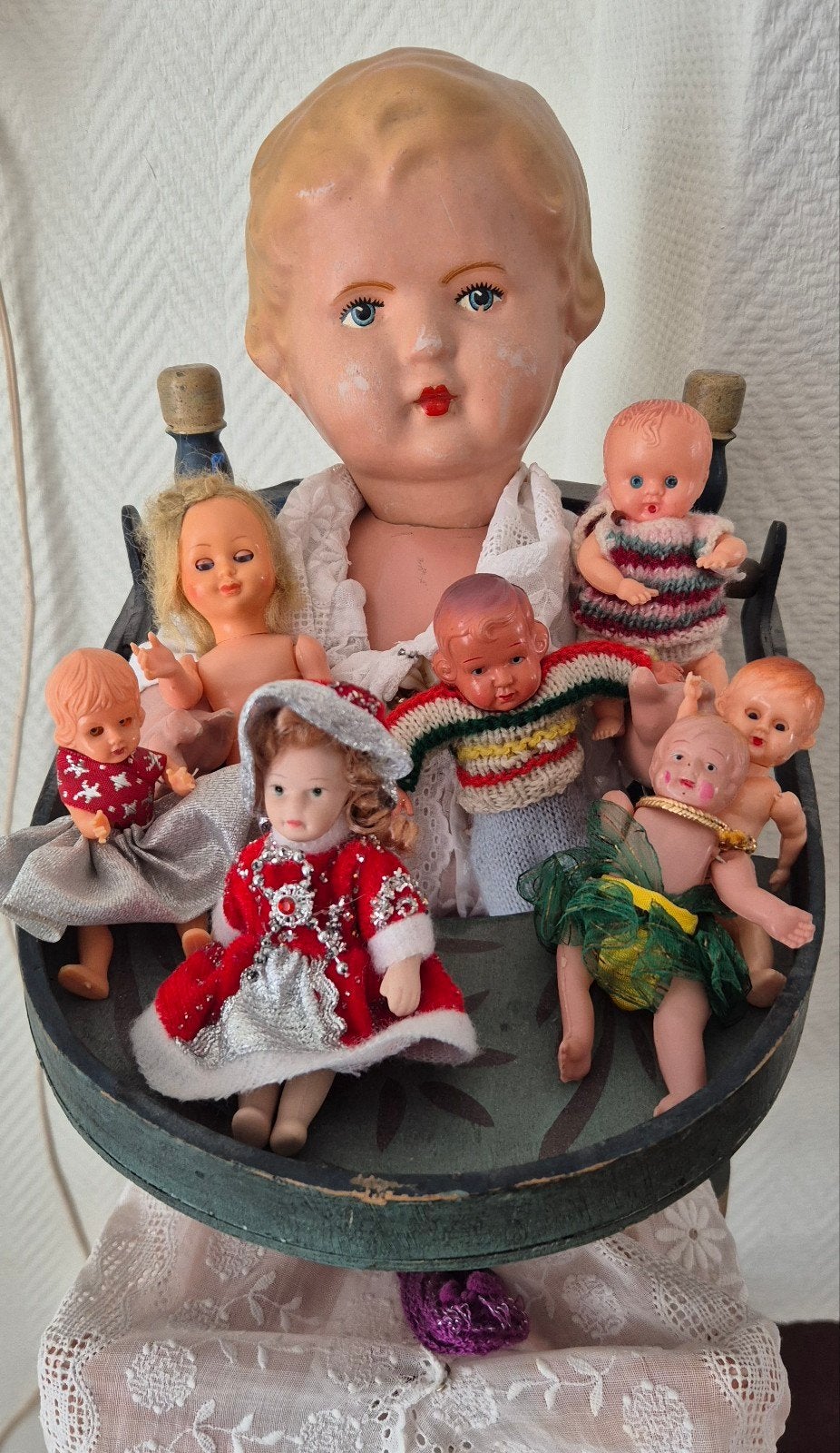 Oude poppen met poppenstoel, Ophalen of Verzenden, Gebruikt, Pop