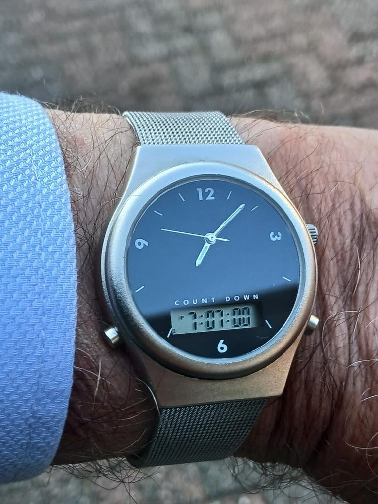 Zeer nette analoog-digitaal horloge met meshband, Ophalen of Verzenden, Zo goed als nieuw