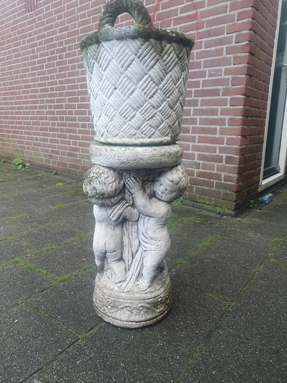 Tuinbeeld engelen met bloemenmand 120a30 hoog, Ophalen, Zo goed als nieuw, Beton, Engelenbeeld