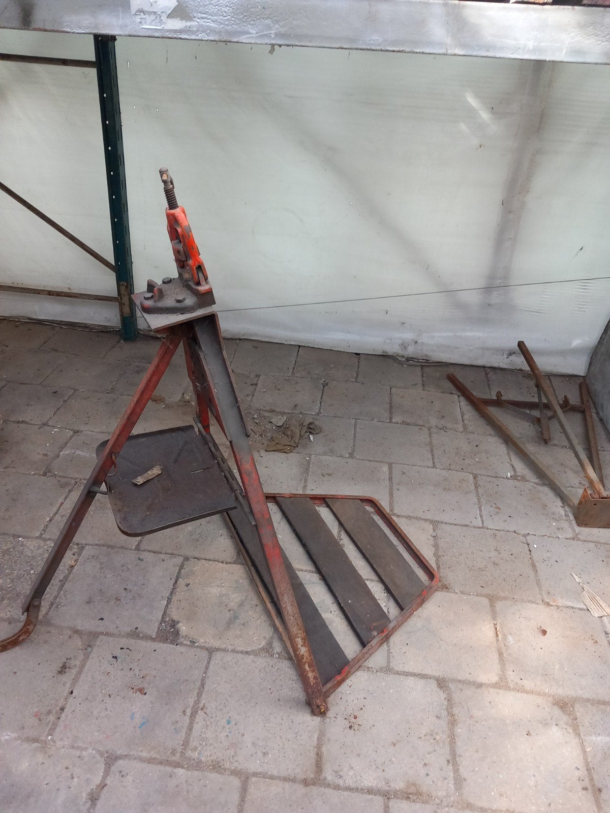 Driepoot met bankschroef voor pijpen, Ophalen of Verzenden