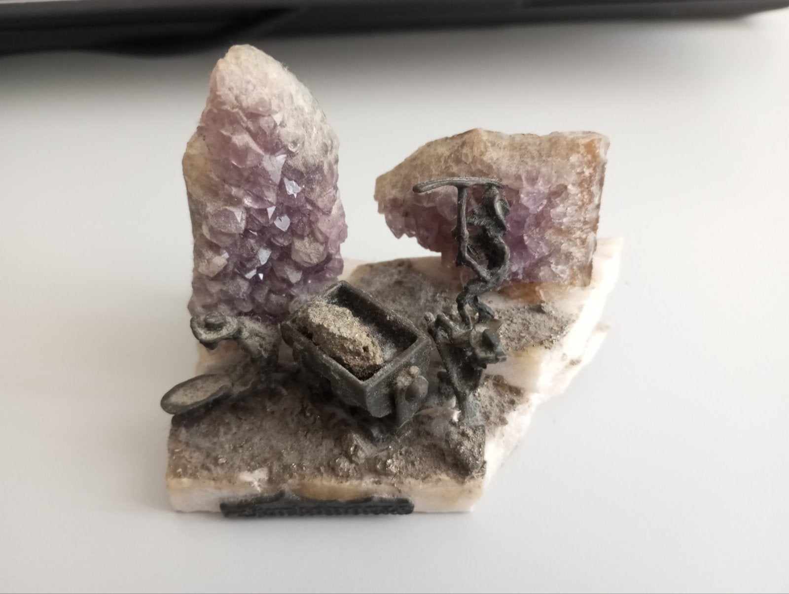 Beeldje mineralen amethist mijnwerkers curiosa, Verzamelen, Ophalen of Verzenden