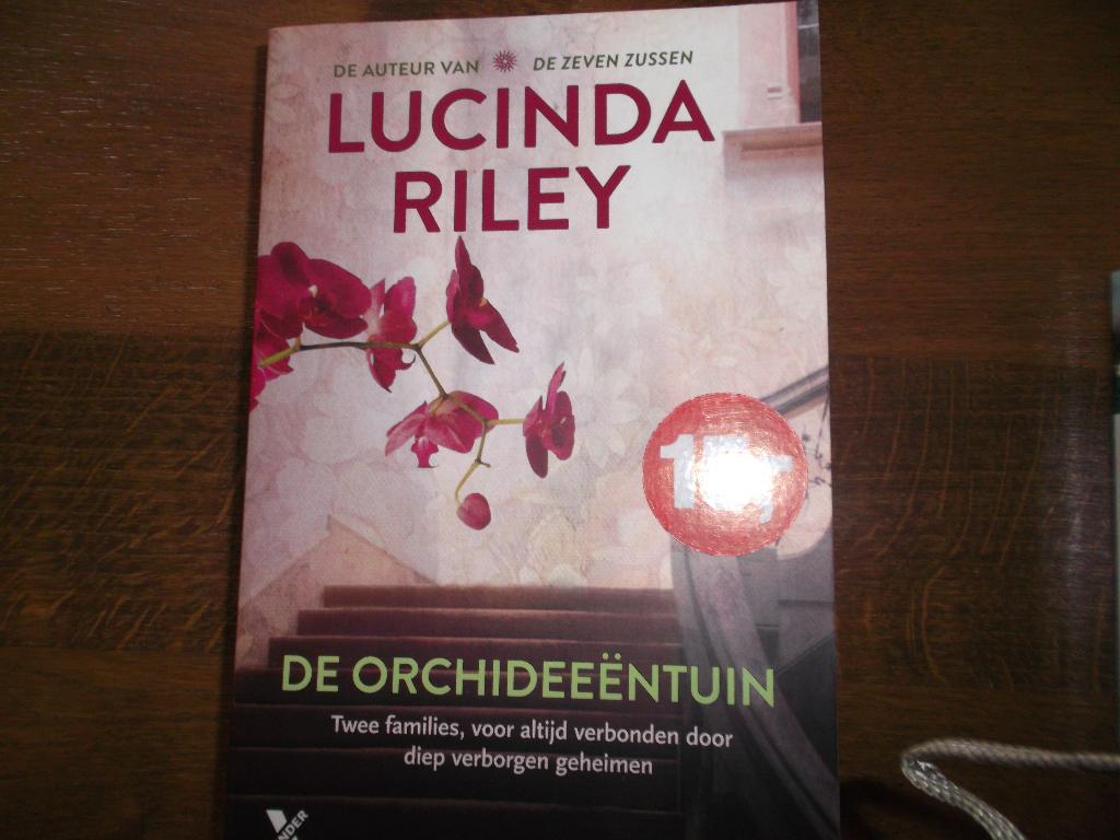 De orchideeëntuin van Lucinda Riley, Ophalen of Verzenden, Zo goed als nieuw, Lucinda Riley