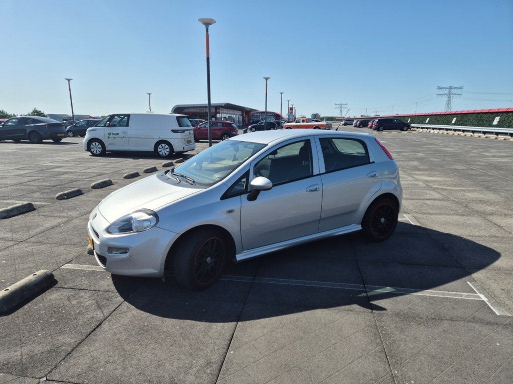 Fiat Punto 0.9 Twinair 74KW 5DR 2015 Grijs, Auto's, Voorwielaandrijving, 49 €/maand, Origineel Nederlands, Handgeschakeld