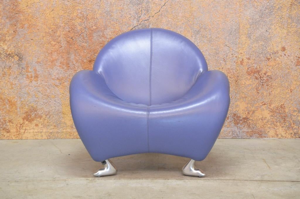 ZGANieuw blauw paarse leren Leolux Papageno design fauteuil, Huis en Inrichting, Fauteuils, Zo goed als nieuw, Leer, Metaal, 75 tot 100 cm