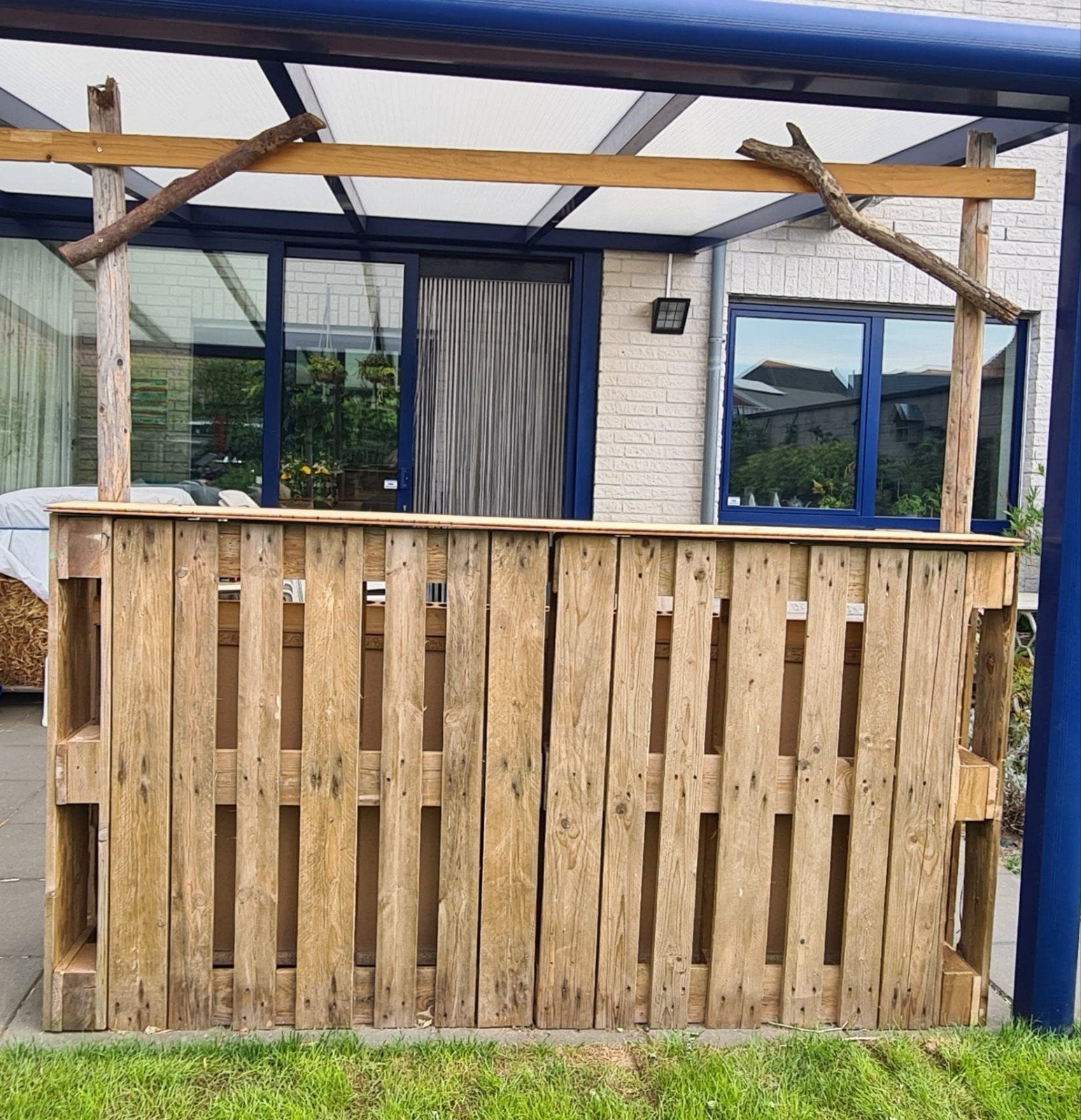 Buitenbar van pallets met opbergruimte, Ophalen, Gebruikt, Hout