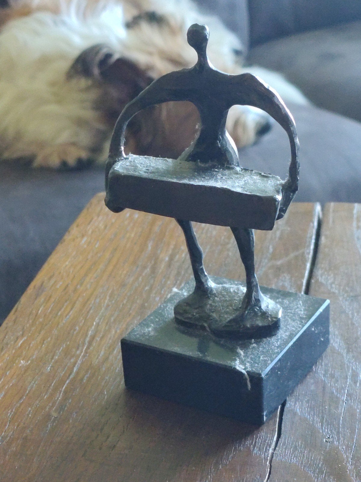 Bronzen beeldje 'De Drager' - Corry Ammerlaan - Perfect, Antiek en Kunst, Ophalen of Verzenden