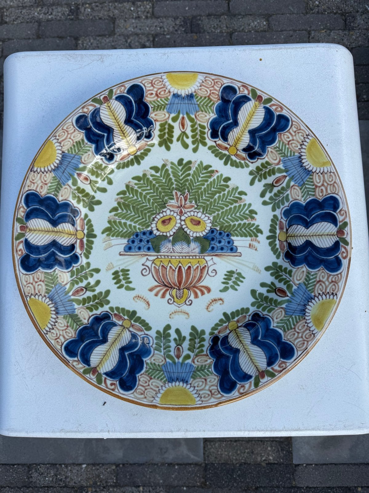 Antiek Makkum aardewerk bord met bloemendecoratie 33cm, Ophalen