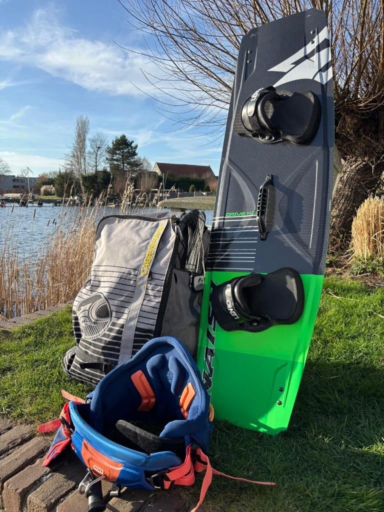 Complete kitesurfset Cabrinha FX 12m + Naish board + trapeze, Watersport en Boten, Kitesurfen, Ophalen, Gebruikt, Kitesurf-set