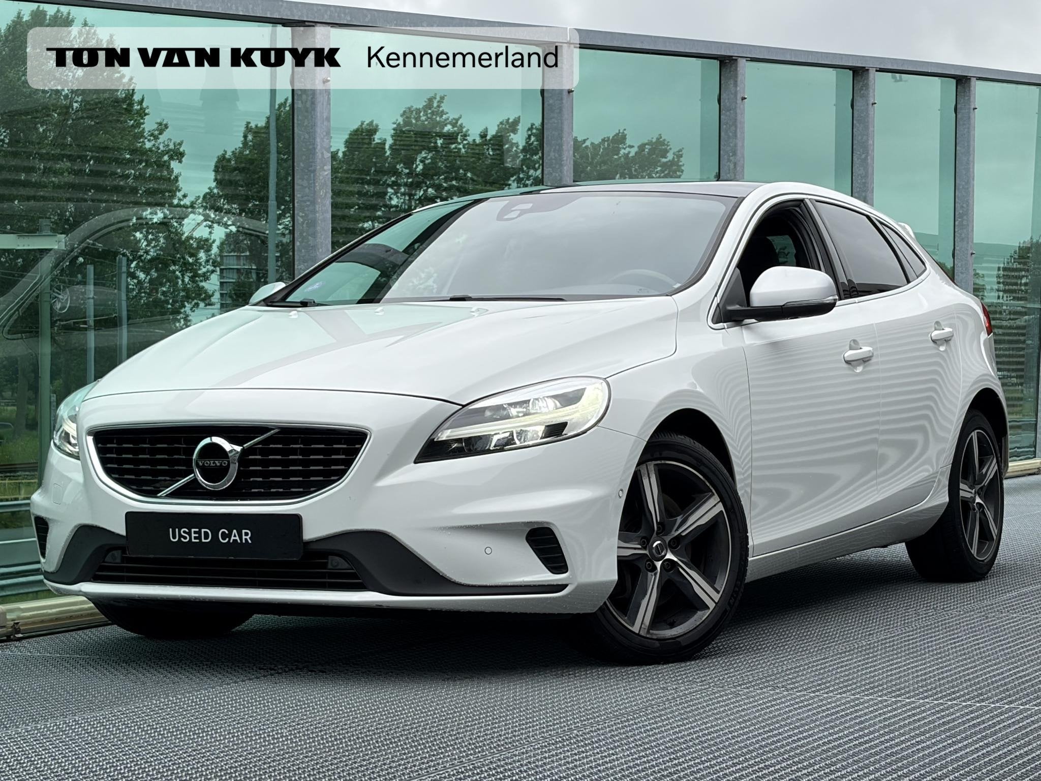 Volvo V40 1.5 T3 Polar+ Sport Automaat, R-design, Trekhaak m, Automatische klimaatregeling, Euro 6, 4 cilinders, 700 kg