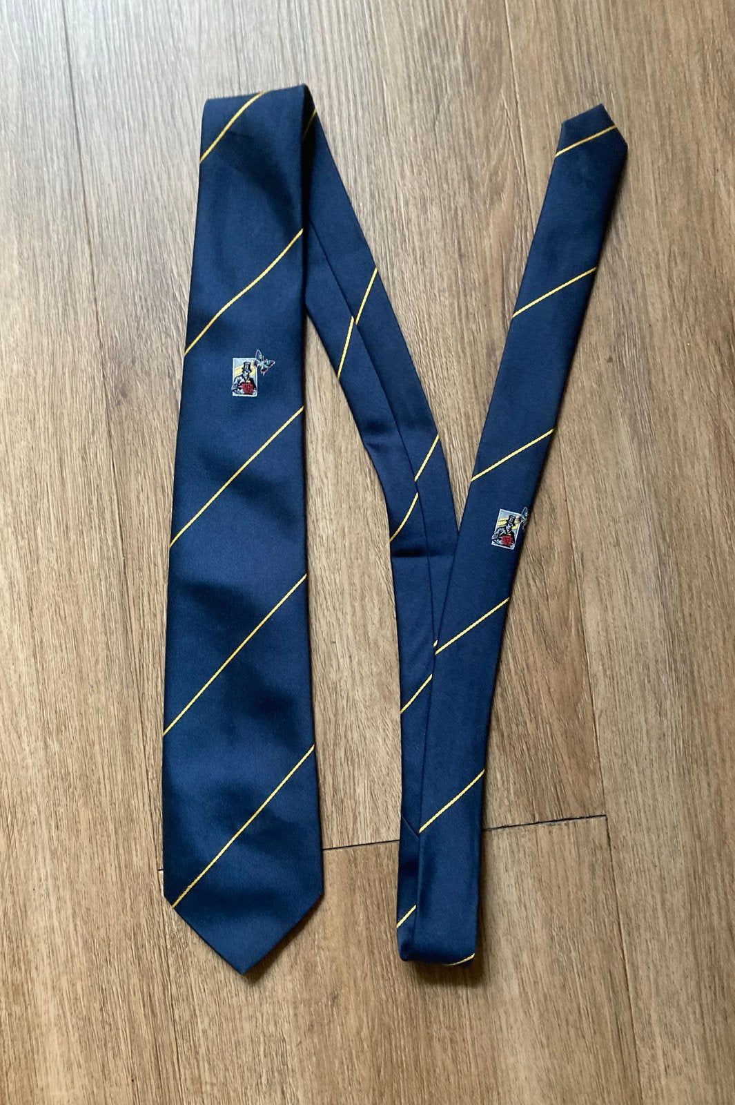 Typhoon Nieuw Vennep stropdas - Donkerblauw met geel, Kleding | Heren, Stropdassen, Ophalen of Verzenden, Gedragen, Blauw, Met patroon