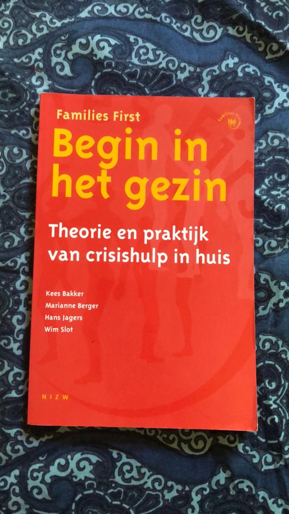 Kees Bakker. Begin in het gezin (families first), Ophalen of Verzenden, Alpha, Zo goed als nieuw, HBO
