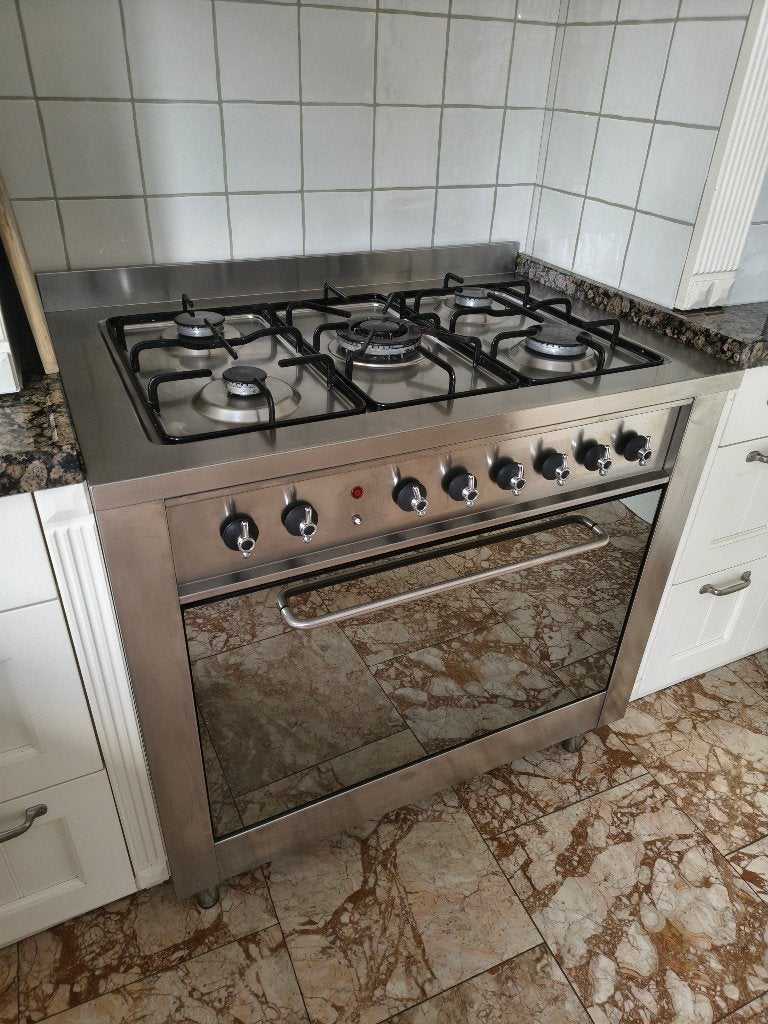 Indesit 5-pits gasfornuis met wokbrander, Ophalen, Gebruikt, Gas, Vrijstaand
