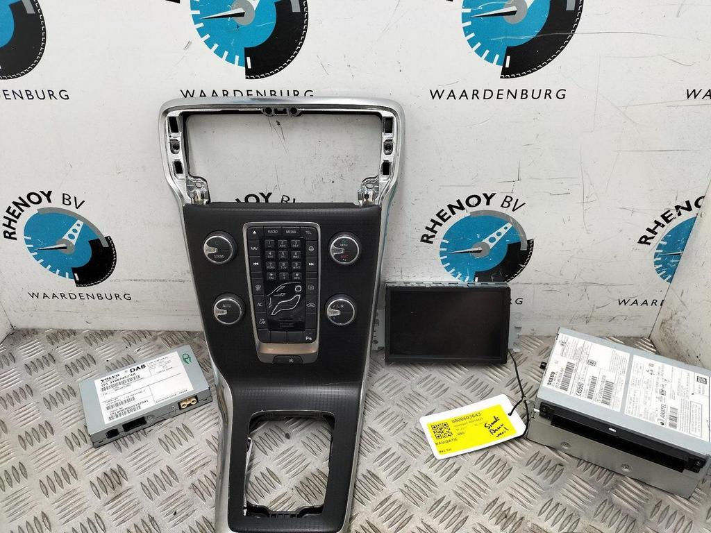 VOLVO V40 NAVIGATIE 2017, Ophalen of Verzenden, Gebruikt, Stiba lid