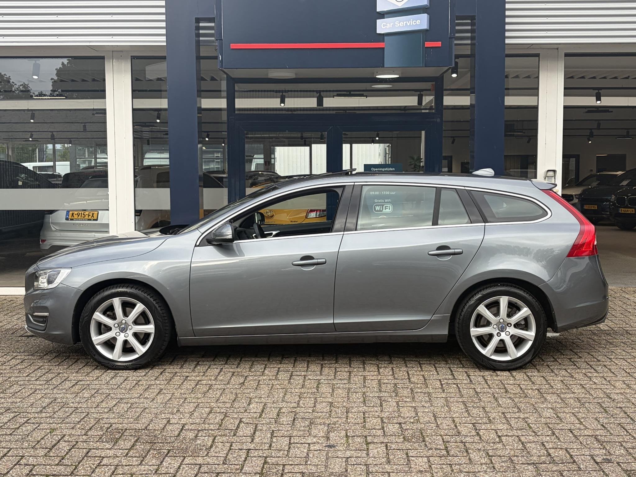Volvo V60 2.0 T4 Nordic+ / Luxury / NL-Auto / Dealer-Onderho, Auto's, Dealer onderhouden, Gebruikt, Euro 6, 1969 cc
