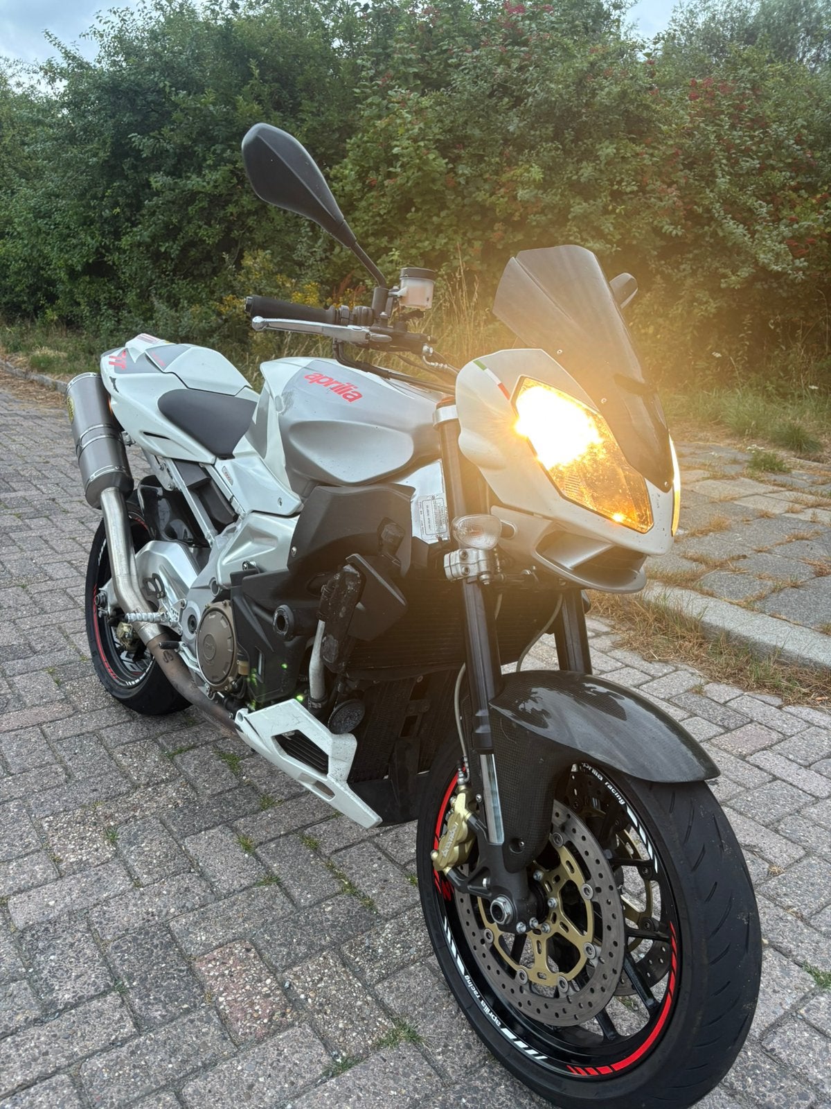 Aprilia tuono  2009 32200km schade. Teruil tegen motorscoote, Ophalen of Verzenden