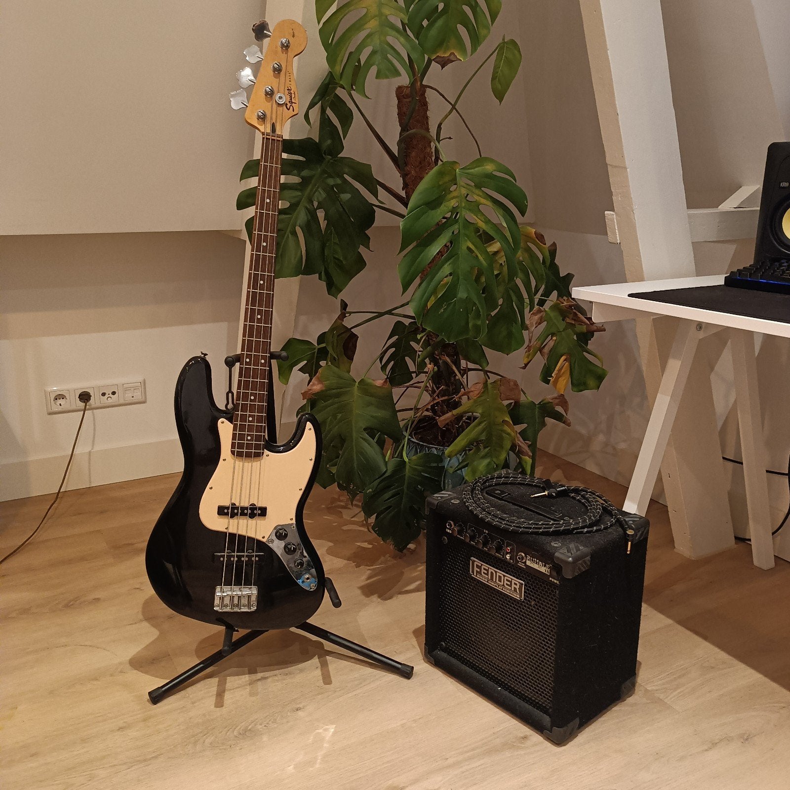 Squier J Bass Zwart met Fender Rumble 50W Versterker, Muziek en Instrumenten, Ophalen, Gebruikt, Elektrisch