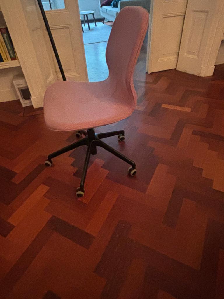 Roze bureaustoel IKEA Langfjall, Huis en Inrichting, Ophalen