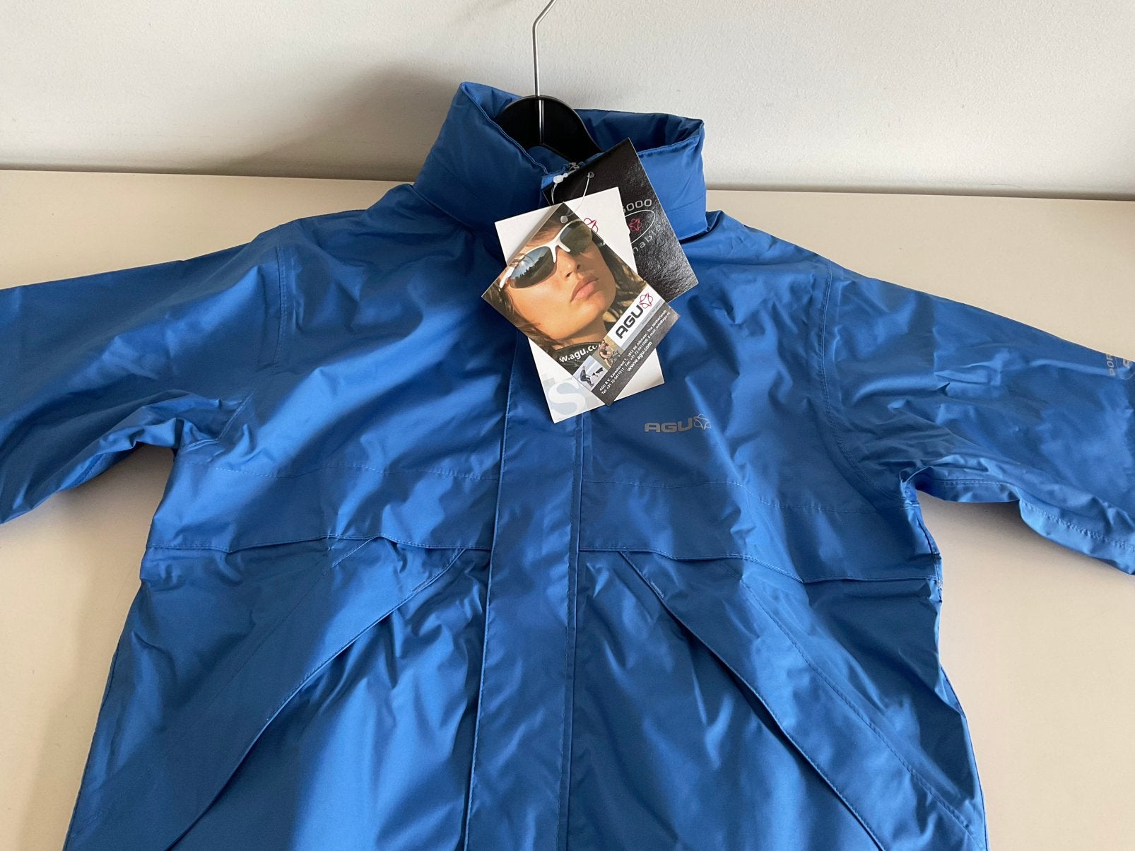 AGU SUBITO AIR KINDER REGENJAS mt. 140 NIEUW KOBALTBLAUW, Caravans en Kamperen, Regenkleding, Ophalen of Verzenden, Nieuw, Regenjas