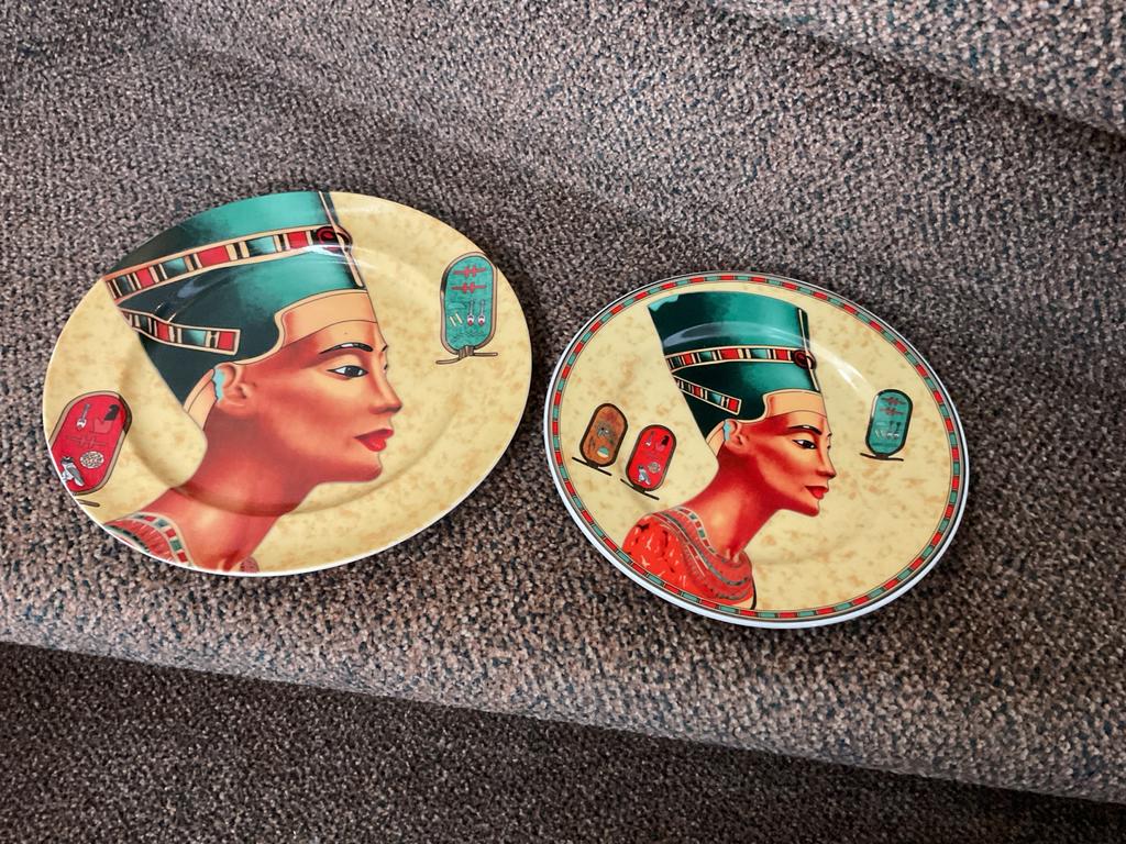 Twee decoratieve borden met Egyptisch thema, Antiek en Kunst, Ophalen of Verzenden