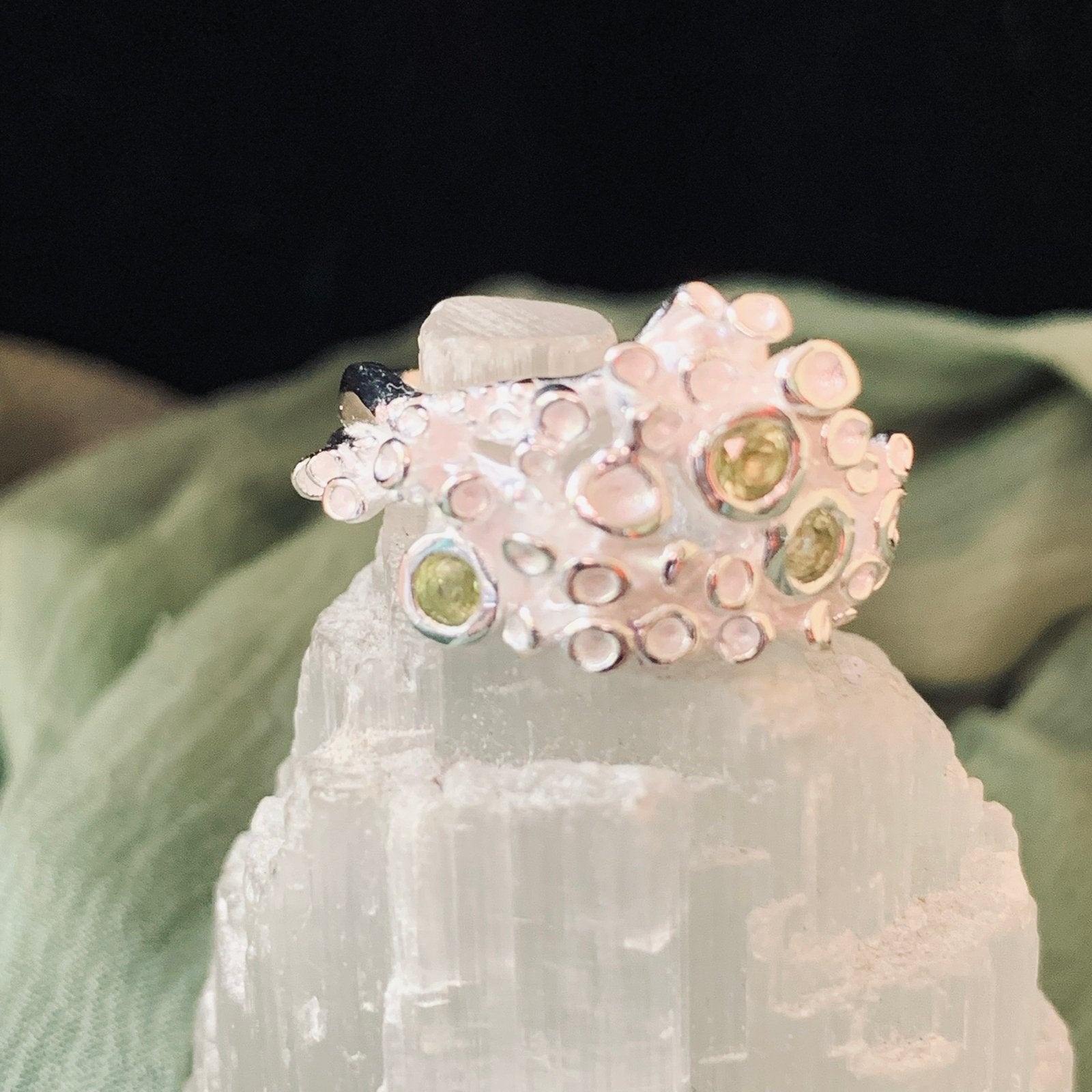 Peridoot olivijn geluk beschermt voorspoed groei magie uniek, Sieraden, Tassen en Uiterlijk, Ringen, Magnoli11, Nieuw, Ophalen of Verzenden