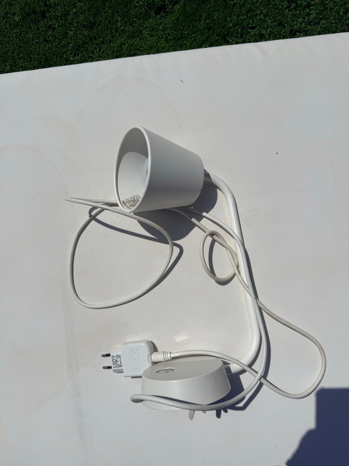 IKEA Tisdag Wand-/Bedlampje - Draaibaar met LED, Ophalen of Verzenden, Zo goed als nieuw