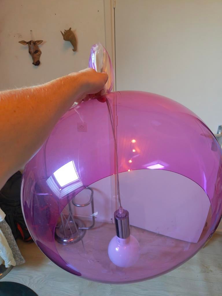 Roze hanglamp - model fly kartell, Huis en Inrichting, Lampen | Hanglampen, Kunststof, Gebruikt, Modern, Speels, 50 tot 75 cm