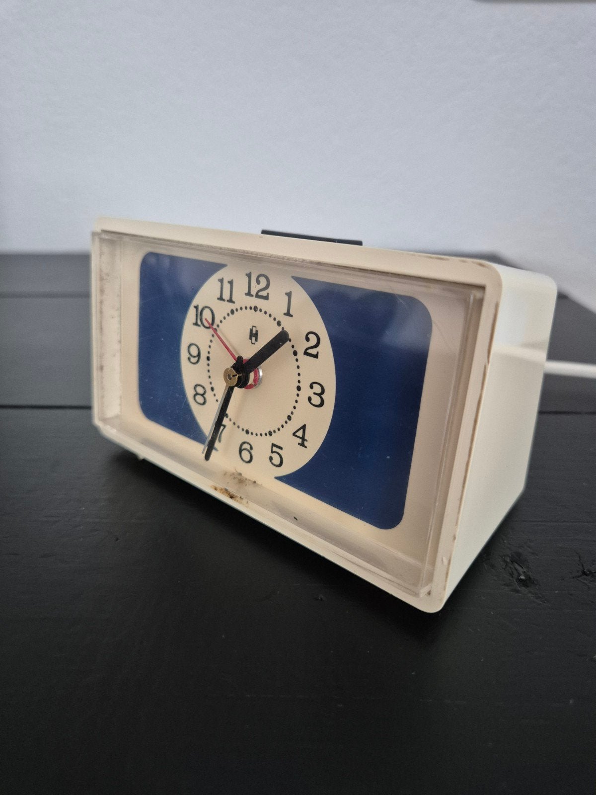 Vintage wekker, wit met blauw, retro design, Ophalen of Verzenden