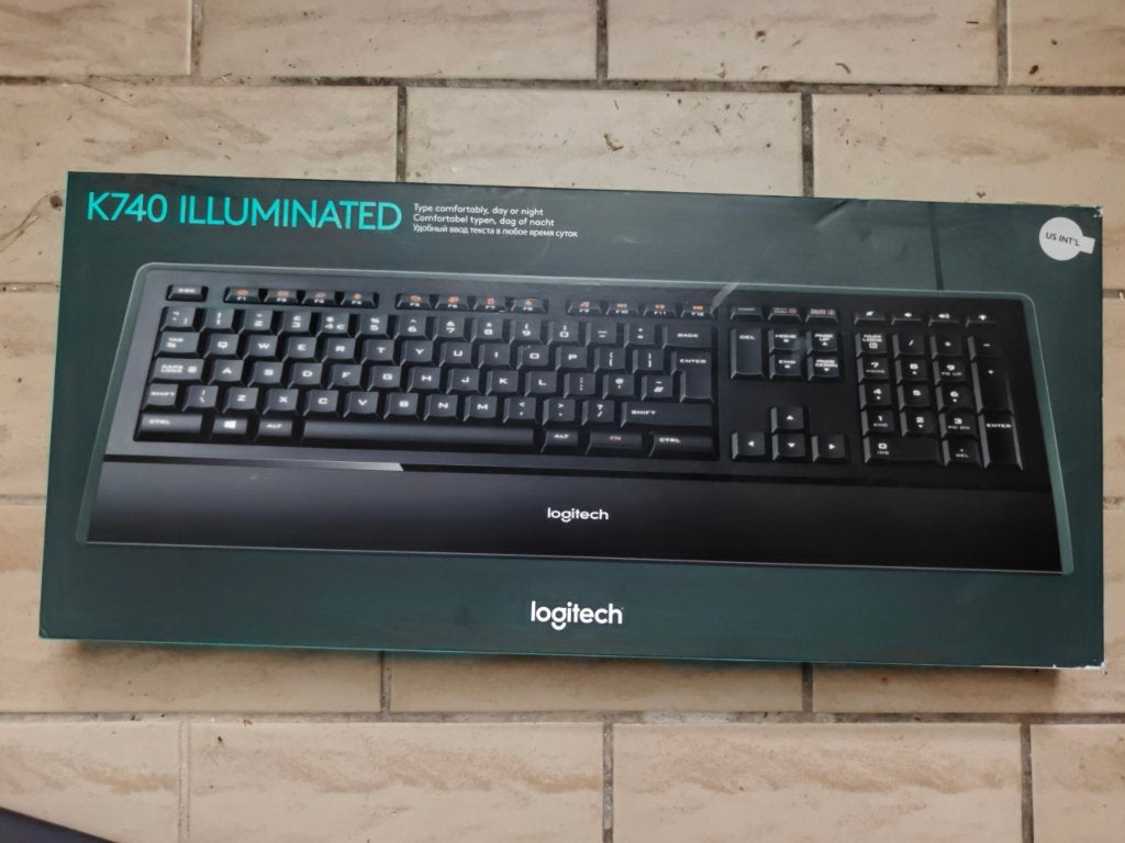 Zeldzaam: Nieuwe Logitech K740 Toetsenbord -QWERTY In Doos, Computers en Software, Toetsenborden, Logitech, Nieuw, Ophalen of Verzenden