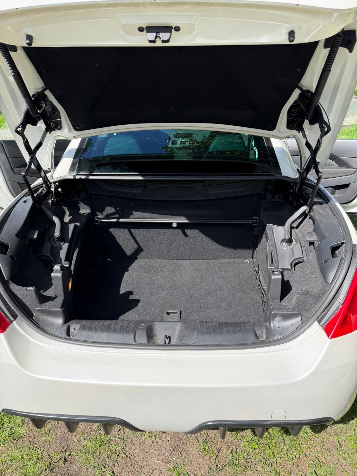 Foto 10 van Peugeot 308 1.6 VTI CC 2011 Wit facelift