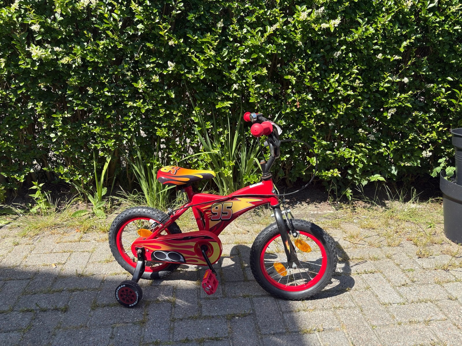 Cars kinderfiets met zijwieltjes - 16 inch, Fietsen en Brommers, Fietsen | Kinderfietsjes, Ophalen, Zijwieltjes, Velgrem, 16 tot 20 inch