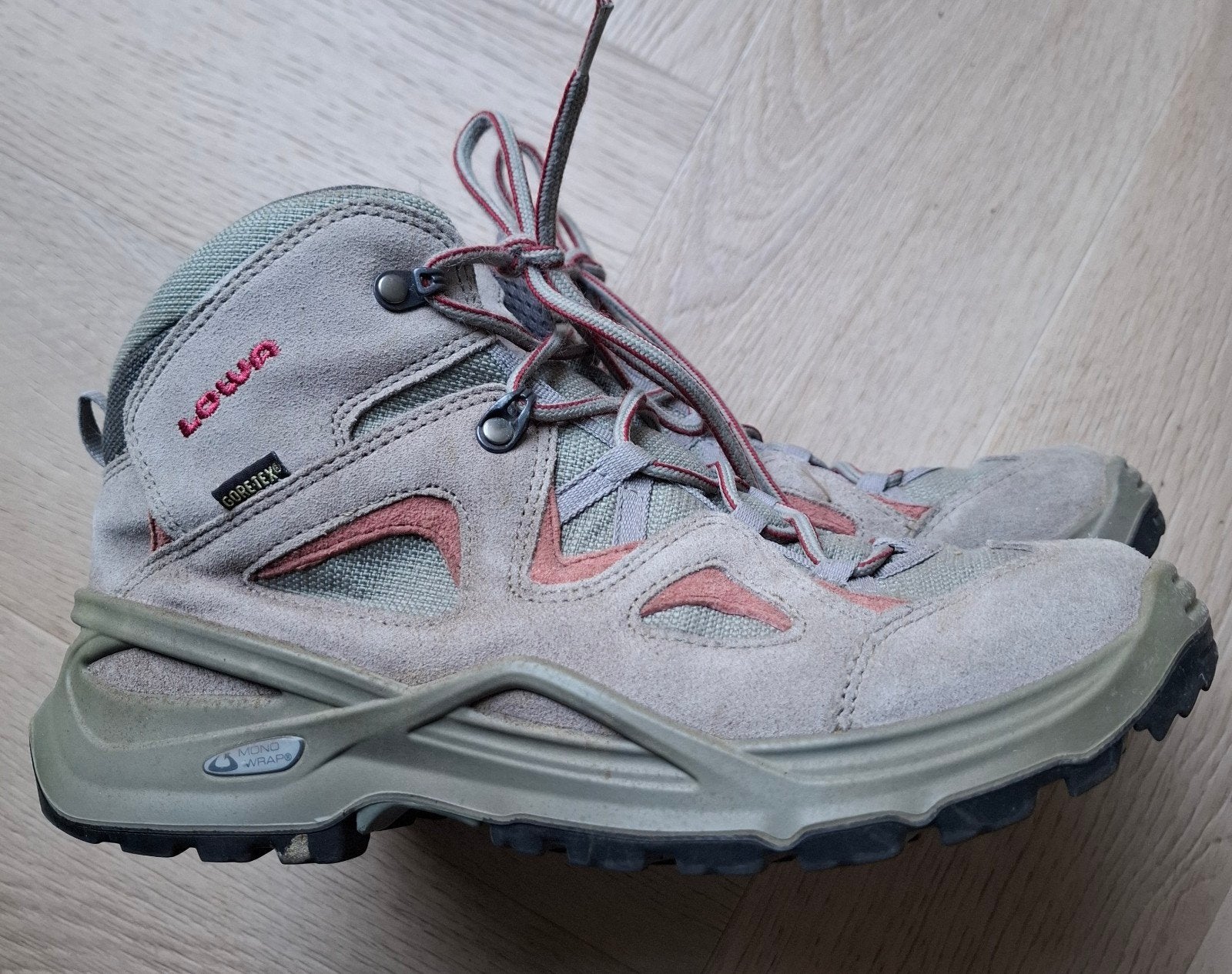 LOWA Bora GTX QC Ws Gore-Tex wandelschoenen dames maat 42, Ophalen of Verzenden, Gebruikt, Schoenen
