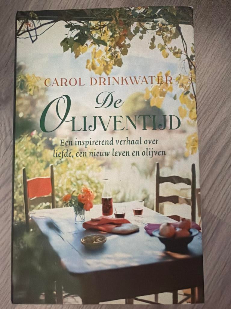 De Olijventijd - Carol Drinkwater (Boek), Boeken, Ophalen of Verzenden, Zo goed als nieuw, Europa overig