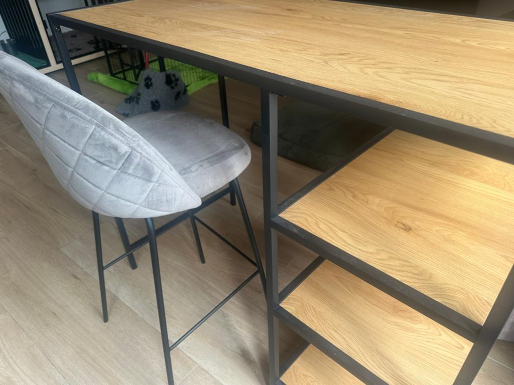 Tafel met kruk, Ophalen, Zo goed als nieuw