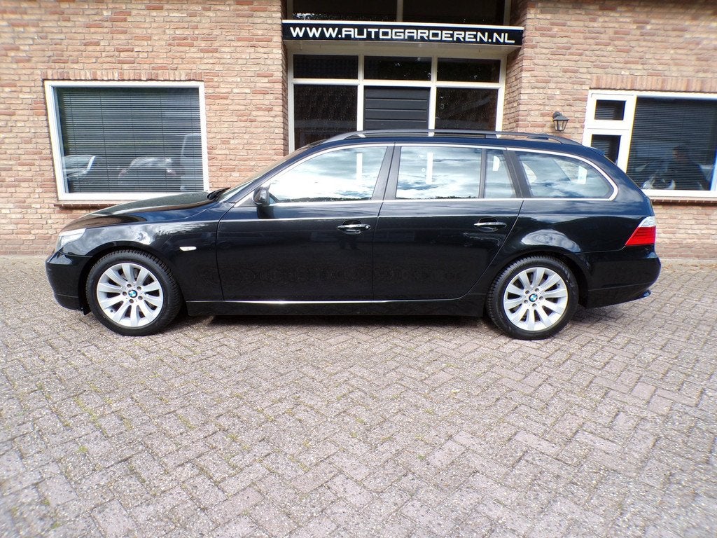 BMW 5-serie Touring 523i Business Line, Auto's, BMW, Zwart, Parkeersensor, Zwart, Origineel Nederlands