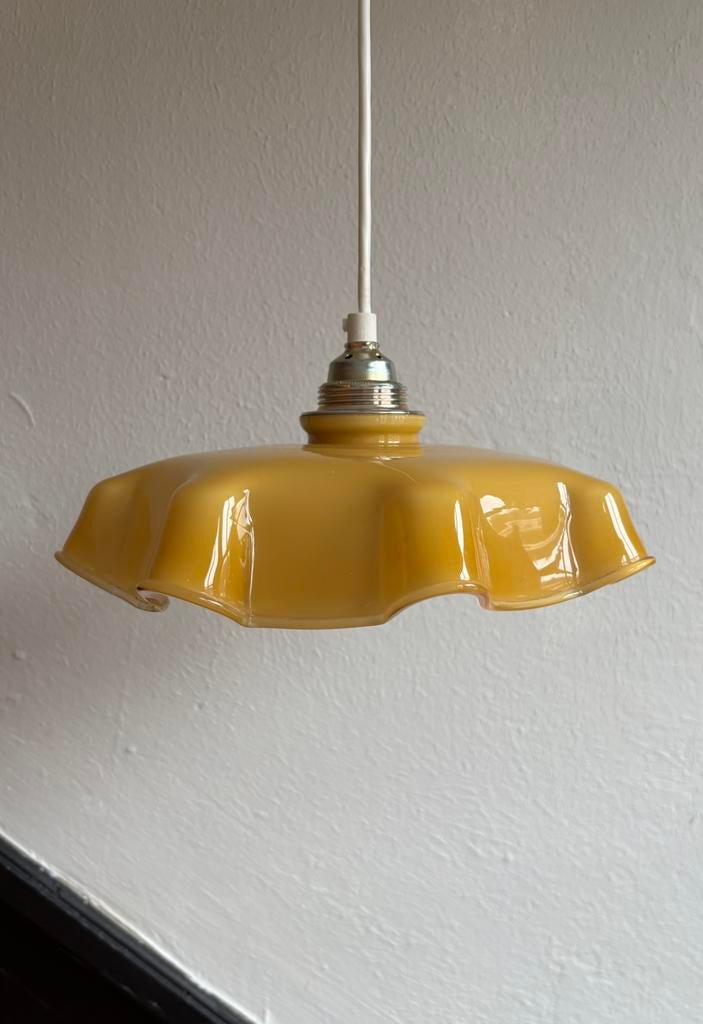 Vintage geel oud Frans opaline glazen hanglamp lampenkap, Ophalen of Verzenden, Zo goed als nieuw, Glas, Minder dan 50 cm
