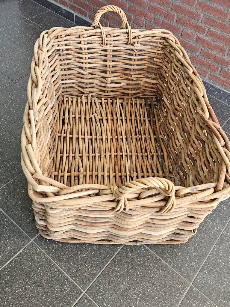 Luxe | Rotan manden | Rieten manden, Huis en Inrichting, Woonaccessoires | Schalen en Manden, Mand, M, Ophalen of Verzenden, Zo goed als nieuw
