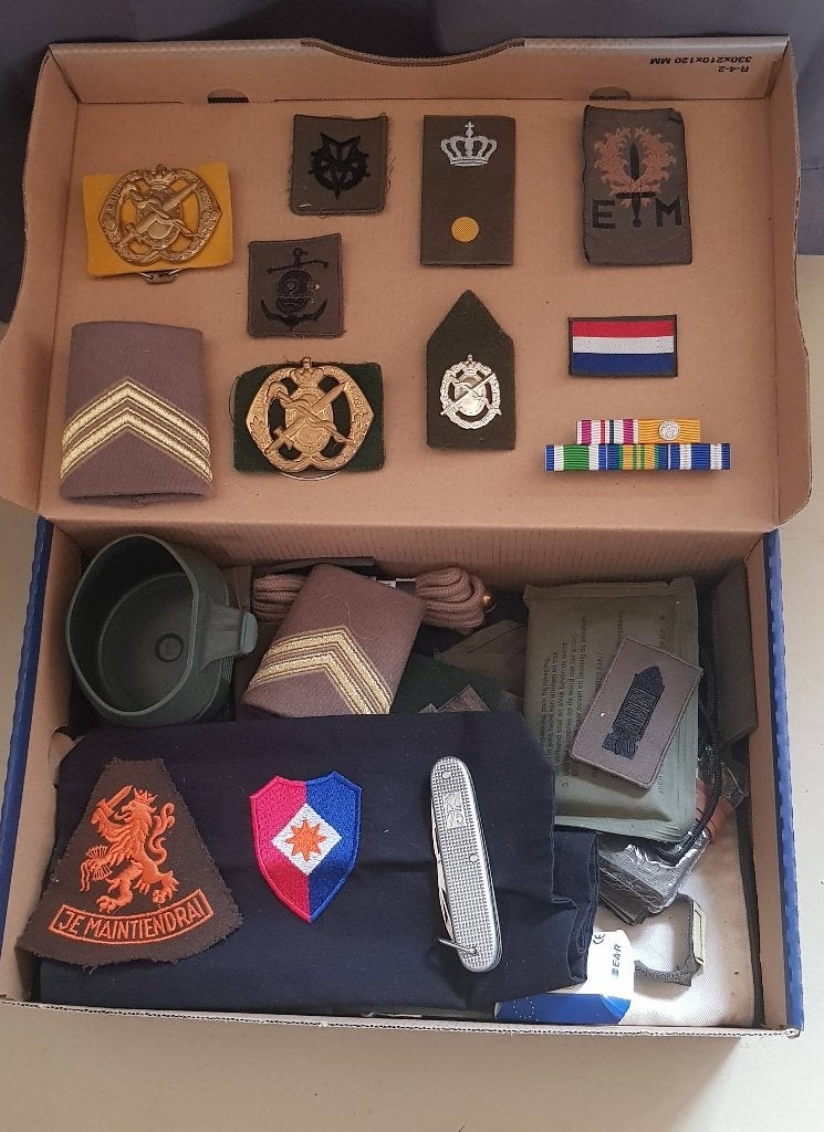 Defensie emblemen en hebbe dingetjes te koop, Verzamelen, Ophalen of Verzenden, Landmacht, Nederland, Embleem of Badge