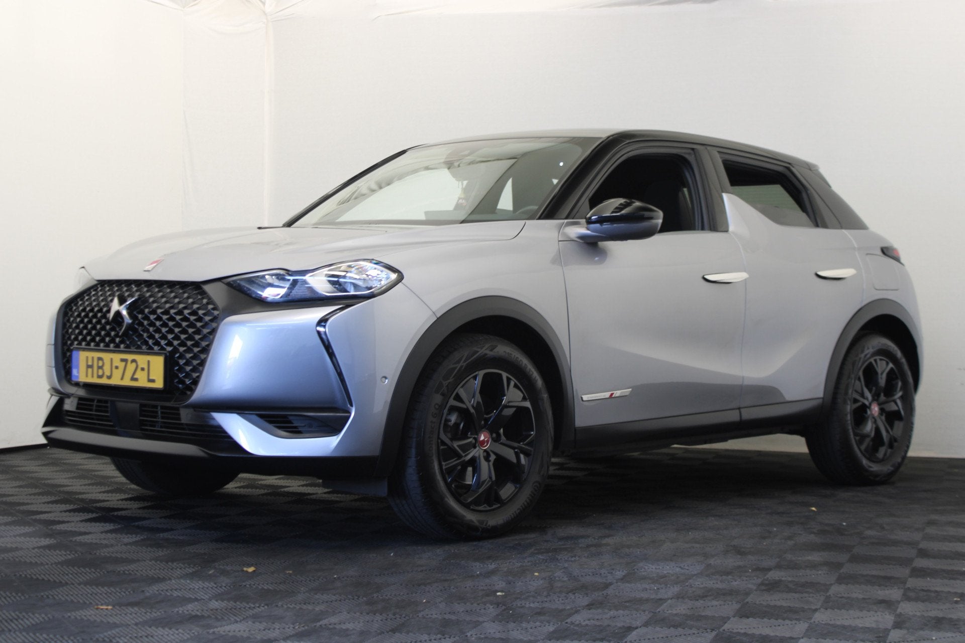 DS DS 3 Crossback 1.2 PureTech Performance Line+ |Stoelverwa, Auto's, Gebruikt, 1199 cc, Alcantara, 3 cilinders