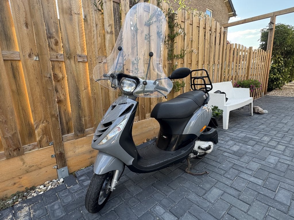 Piaggio ZIP C25 4t (blauw kenteken), Fietsen en Brommers, Ophalen, Piaggio, Gebruikt, Benzine