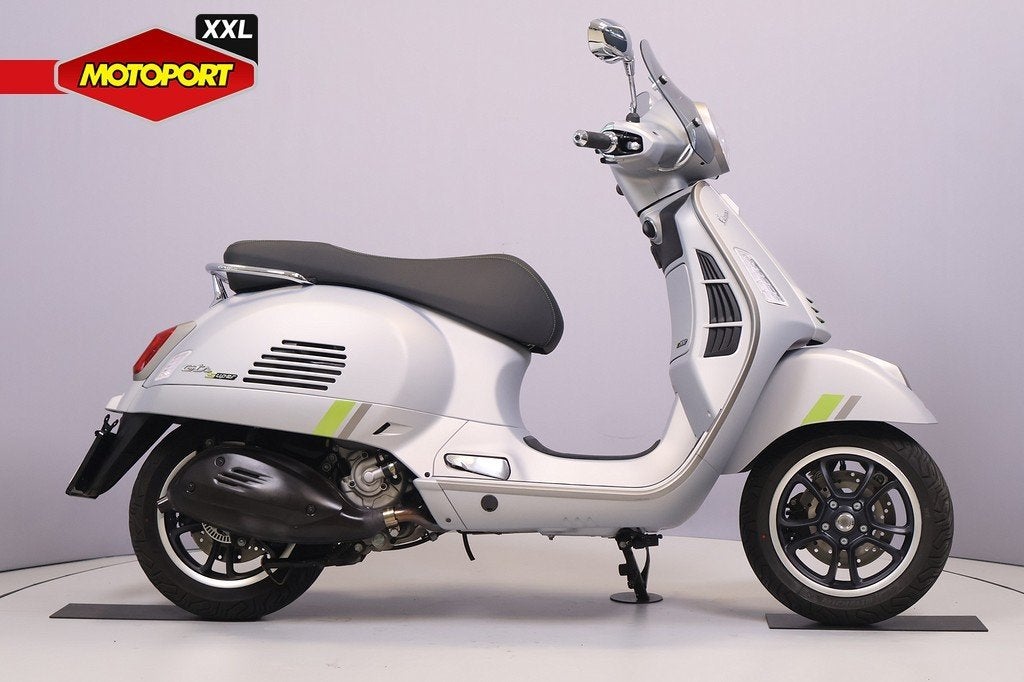 Vespa GTS 300 SUPER TECH (bj 2024), Motoren, Scooter, Bedrijf, Piaggio Vespa B.V., Minervum 7272
4817 ZM  Breda, NL
